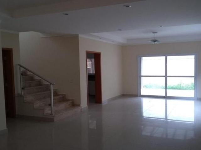 Casa sobrado / 3 Dormitórios sendo uma suíte c/ closet / Villa Branca /192m² / Jacareí