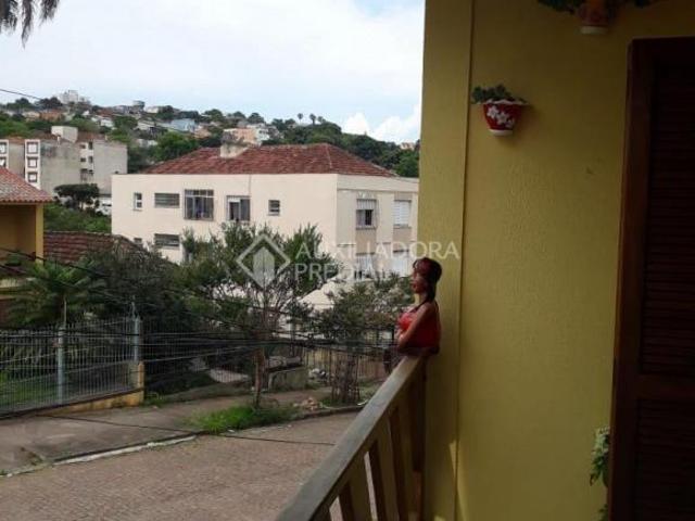 Casa Sobrado 3 quartos, 3 vagas bairro Medianeira em Porto Alegre
