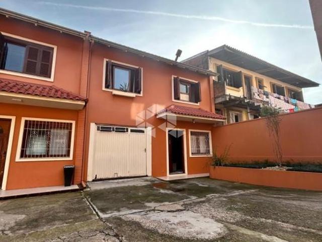 casa sobrado 03 dormitórios sem mobiliado no Desvio Rizzo