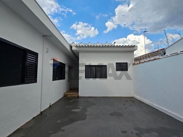 Casa Sobrado 5 quartos, 2 banheiros, com salão comercial e excelente aproveitamento dos espaços
