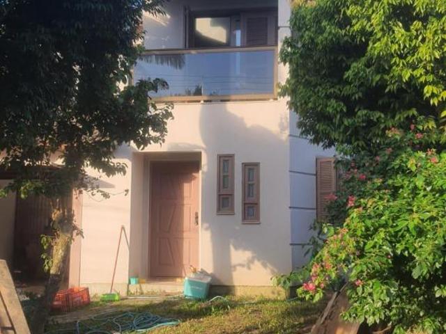 Casa sobrado com quintal a venda no Tarumã Viamão