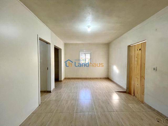 Casa / Sobrado com 1 dormitório para alugar por R$ 1.180,00
