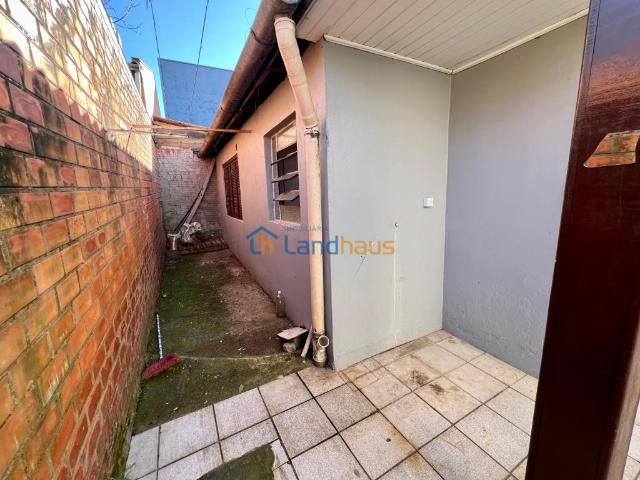 Casa / Sobrado com 2 dormitórios, 1 vaga para alugar por R$ 1.180,00