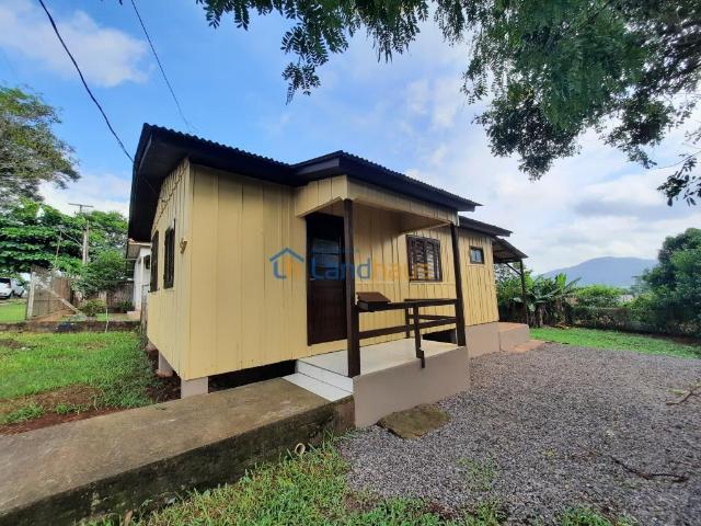 Casa / Sobrado com 2 dormitórios, 1 vaga para alugar por R$ 1.200,00