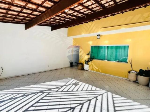 Sobrado à venda com 3 dormitórios, sendo 1 suíte com banheira, no bairro Alvaro Bovolenta em Mogi da