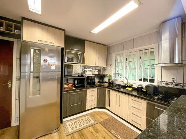 Casa Sobrado com 3 quartos e uma suíte