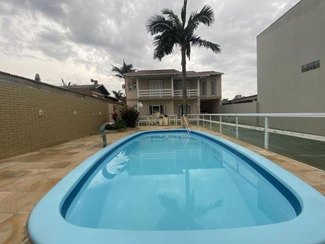Casa sobrado com 7 dormitórios, suas suítes, vagas de garagem, churrasqueira esp