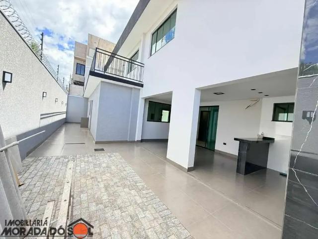 Casa / Sobrado Comercial para Locação em Maringá/PR Zona 06 4 Quartos