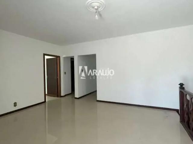 Casa / Sobrado Comercial para Locação em Navegantes/SC Centro 4 Quartos