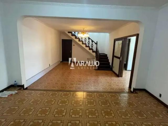 Casa / Sobrado Comercial para Locação em Navegantes/SC Centro 4 Quartos