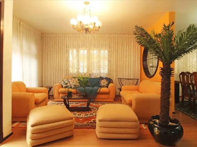 Casa / Sobrado Comercial para Locação em Araucária/PR Porto das Laranjeiras 3 Quartos
