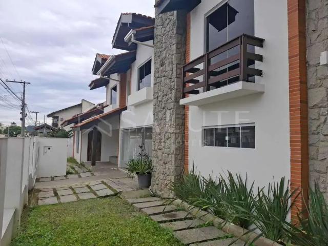 Casa / Sobrado Comercial para Locação em Balneário Camboriú/SC Centro 4 Quartos