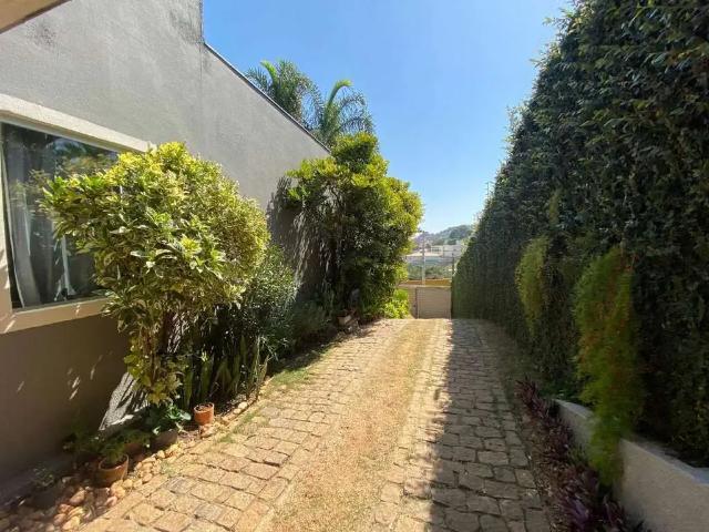 Casa / Sobrado Comercial para Locação em Belo Horizonte/MG Estoril 2 Quartos