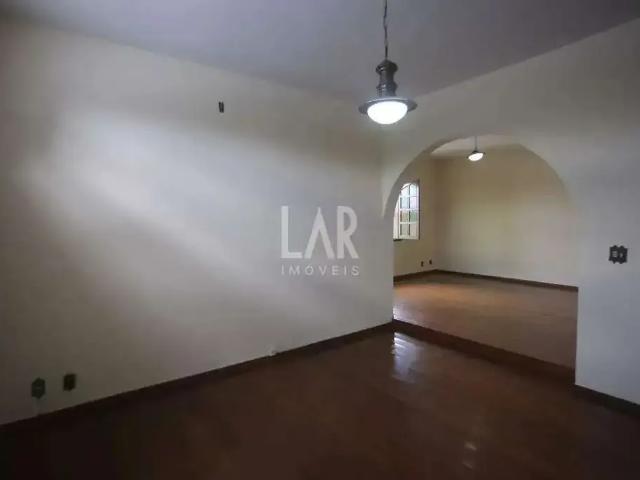 Casa / Sobrado Comercial para Locação em Belo Horizonte/MG Jardim Montanhês 5 Quartos