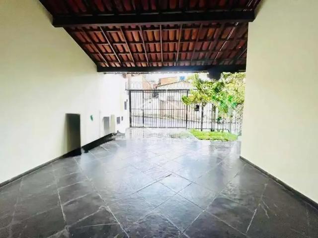 Casa / Sobrado Comercial para Locação em Belo Horizonte/MG Ouro Preto 4 Quartos