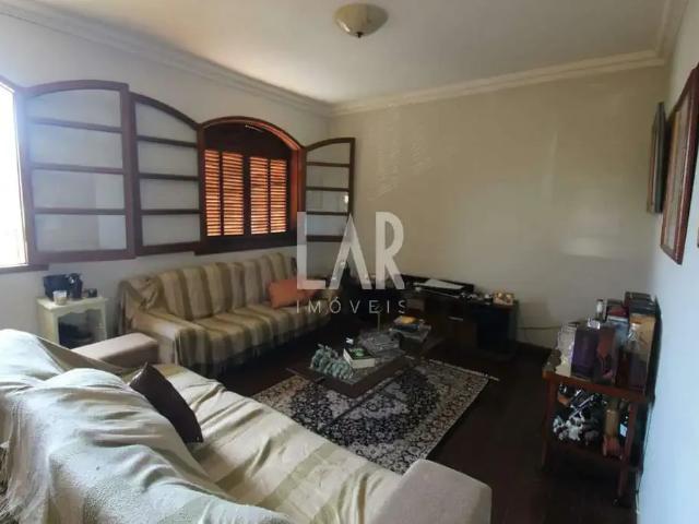 Casa / Sobrado Comercial para Locação em Belo Horizonte/MG Santa Lúcia 4 Quartos