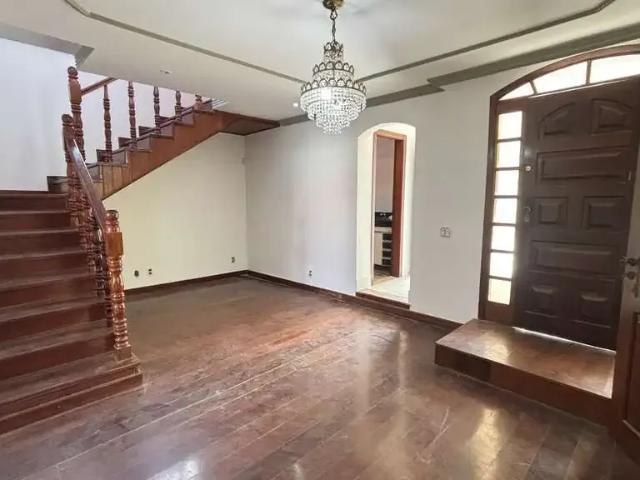 Casa / Sobrado Comercial para Locação em Belo Horizonte/MG Planalto 4 Quartos