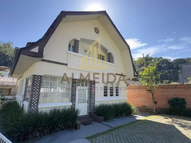 Casa / Sobrado Comercial para Locação em Blumenau/SC Bom Retiro 4 Quartos