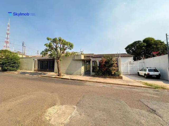 Casa / Sobrado Comercial para Locação em Cuiabá/MT Santa Helena 5 Quartos