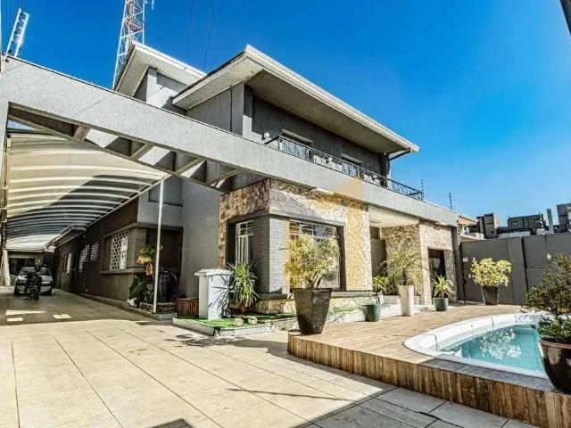 Casa / Sobrado Comercial para Locação em Curitiba/PR Cristo Rei 2 Quartos