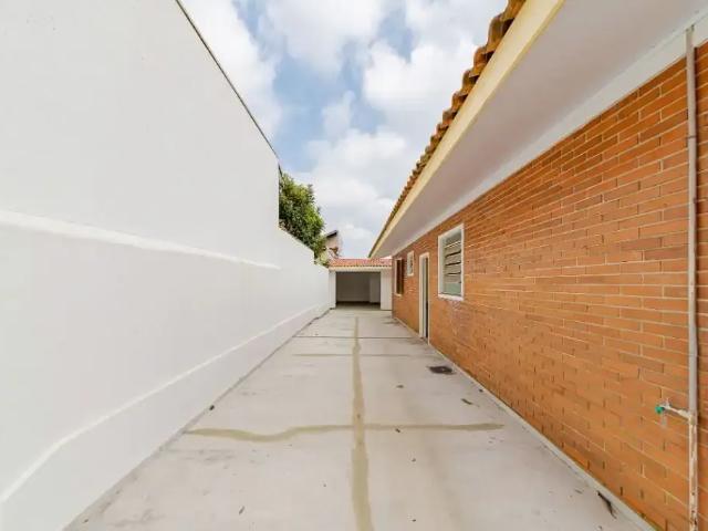 Casa / Sobrado Comercial para Locação em Curitiba/PR Ahú