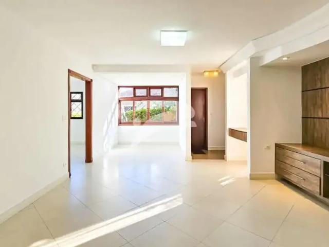 Casa / Sobrado Comercial para Locação em Curitiba/PR Ahú