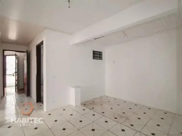 Casa / Sobrado Comercial para Locação em Curitiba/PR Novo Mundo 6 Quartos