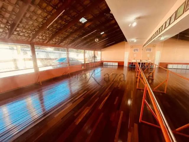 Casa / Sobrado Comercial para Locação em Caçapava/SP Vila São João