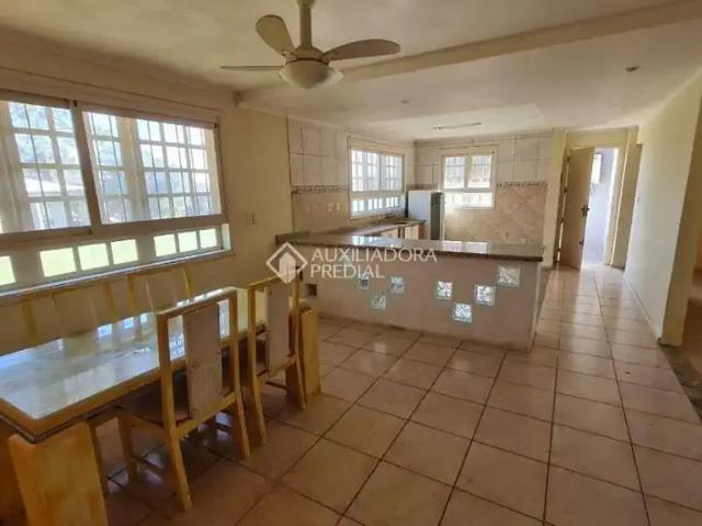 Casa / Sobrado Comercial para Locação em Cachoeirinha/RS Sítio Ipiranga 4 Quartos