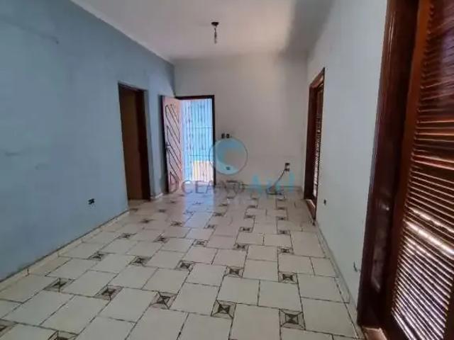 Casa / Sobrado Comercial para Locação em Caraguatatuba/SP Centro 5 Quartos