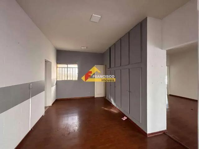 Casa / Sobrado Comercial para Locação em Divinópolis/MG Centro 4 Quartos