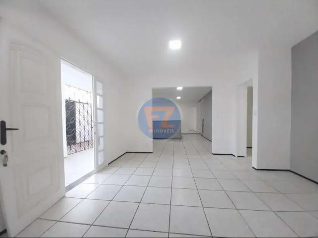 Casa / Sobrado Comercial para Locação em Fortaleza/CE Messejana