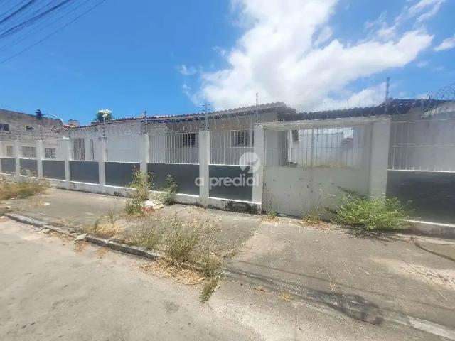 Casa / Sobrado Comercial para Locação em Fortaleza/CE Cidade dos Funcionários 3 Quartos