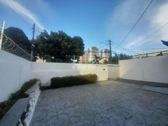 Casa / Sobrado Comercial para Locação em Fortaleza/CE Papicu 4 Quartos
