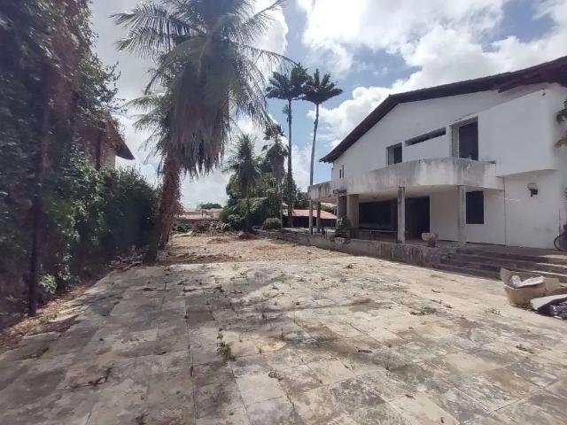 Casa / Sobrado Comercial para Locação em Fortaleza/CE Sapiranga 4 Quartos