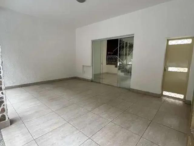 Casa / Sobrado Comercial para Locação em Governador Valadares/MG Centro 4 Quartos