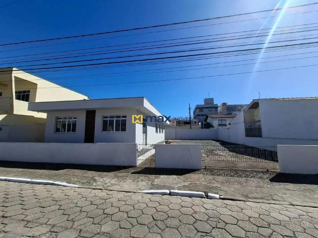 Casa / Sobrado Comercial para Locação em Itajaí/SC São João 3 Quartos