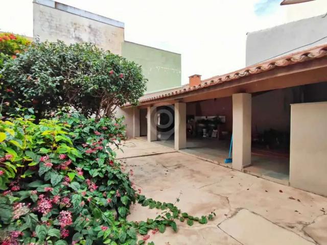 Casa / Sobrado Comercial para Locação em Itatiba/SP Centro 4 Quartos