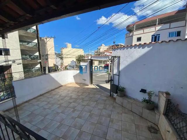 Casa / Sobrado Comercial para Locação em Juiz de Fora/MG Santa Helena 5 Quartos