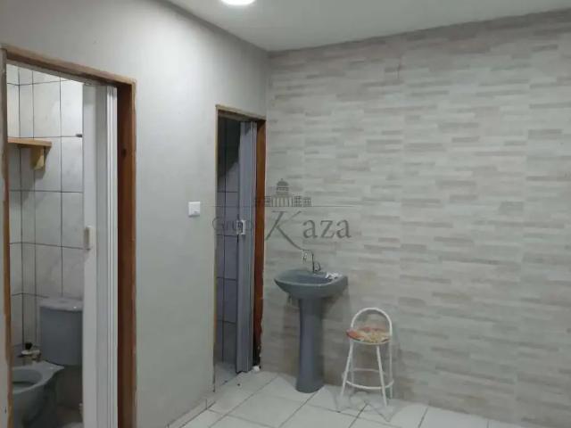 Casa / Sobrado Comercial para Locação em Jacareí/SP Bairro do Colonia 1 Quartos