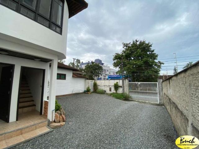 Casa / Sobrado Comercial para Locação em Joinville/SC Anita Garibaldi 3 Quartos
