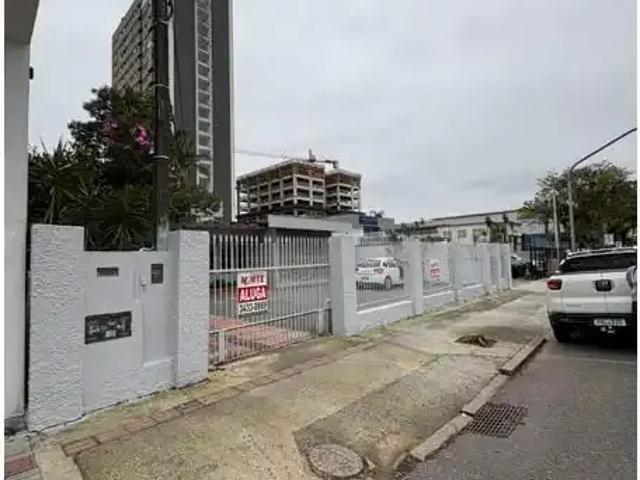 Casa / Sobrado Comercial para Locação em Joinville/SC Centro 3 Quartos