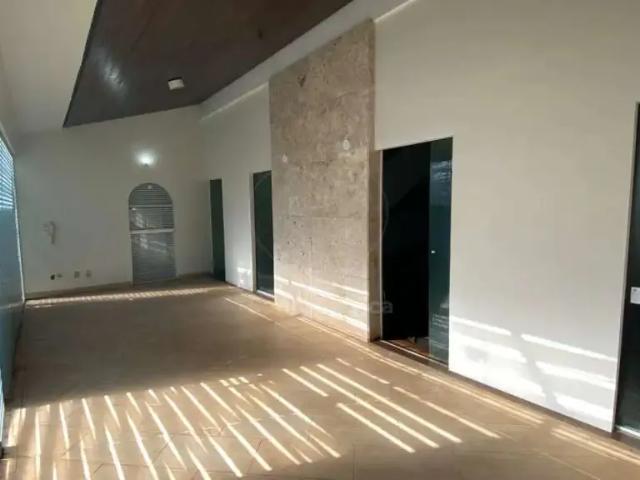 Casa / Sobrado Comercial para Locação em Londrina/PR Centro 4 Quartos