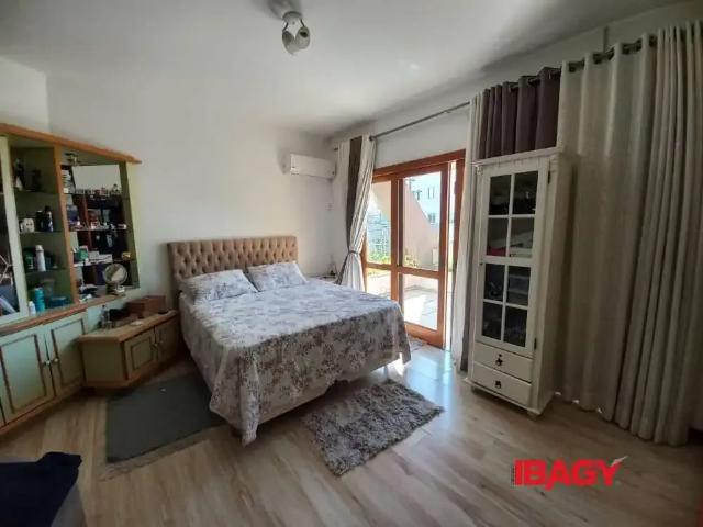 Casa / Sobrado Comercial para Locação em Palhoça/SC Centro 5 Quartos