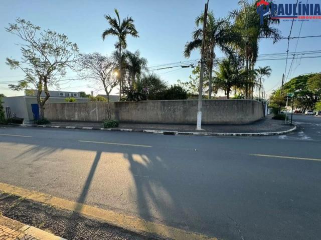 Casa / Sobrado Comercial para Locação em Paulínia/SP Nova Paulínia 3 Quartos