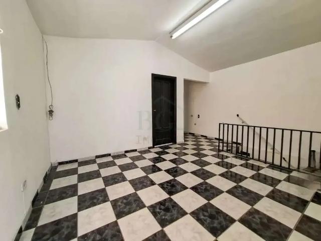 Casa / Sobrado Comercial para Locação em Poços de Caldas/MG Centro 2 Quartos