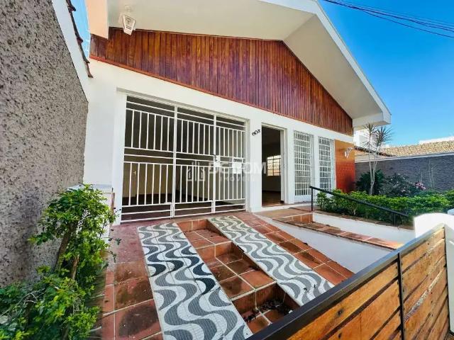Casa / Sobrado Comercial para Locação em Poços de Caldas/MG Centro 3 Quartos