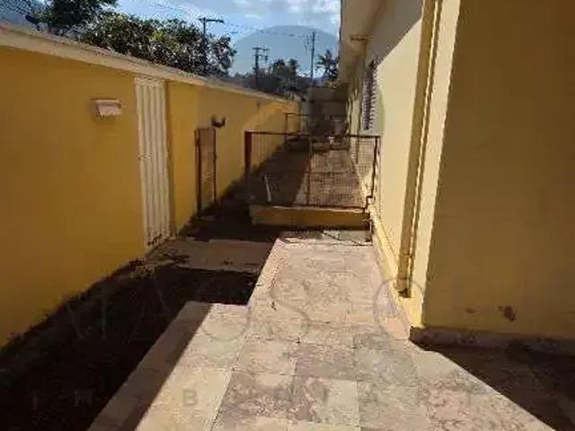 Casa / Sobrado Comercial para Locação em Poços de Caldas/MG Jardim dos Estados 4 Quartos