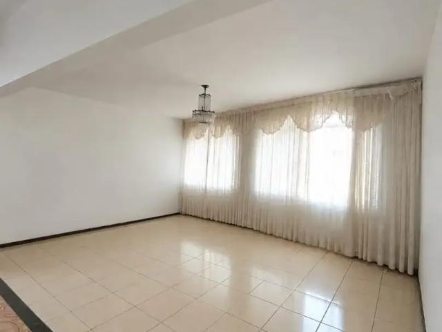 Casa / Sobrado Comercial para Locação em Ponta Grossa/PR Centro 2 Quartos