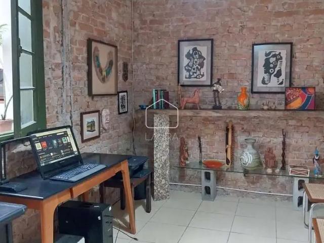 Casa / Sobrado Comercial para Locação em Porto Alegre/RS Floresta 4 Quartos